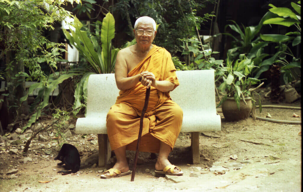 ธรรมโฆษณ์ออนไลน์ - หาคำตอบใช้ชีวิต กับ หนังสือ "ธรรมะเล่มน้อย" 11 พุทธทาส