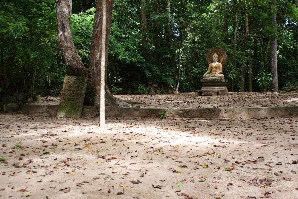 เหตุที่สวนโมกข์ไชยาถึงมีพระพุทธรูปให้กราบไหว้น้อย 1 สวนโมกข์