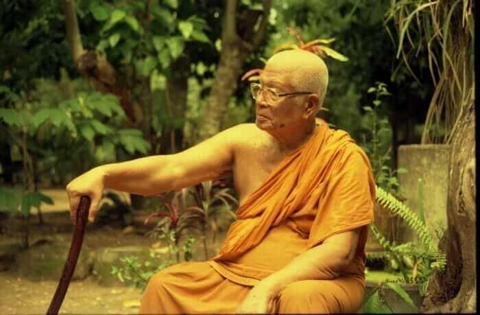 พุทธทาสในความทรงจำของ เนาวรัตน์ พงษ์ไพบูลย์ 2 download 1 2