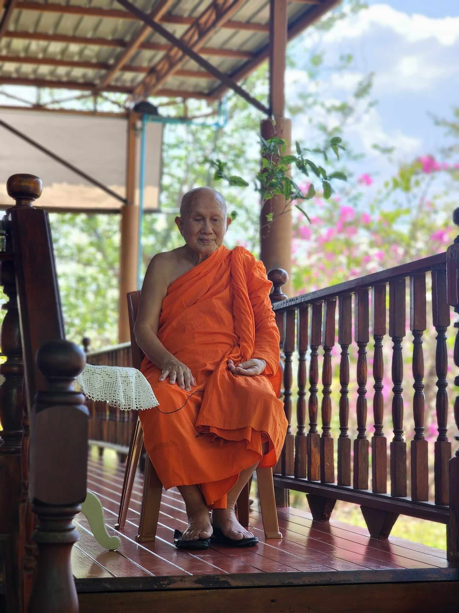 ทำสังคมให้รมณีย์ผ่านการสร้าง "บุคคลรมณีย์" 4 download 10 1