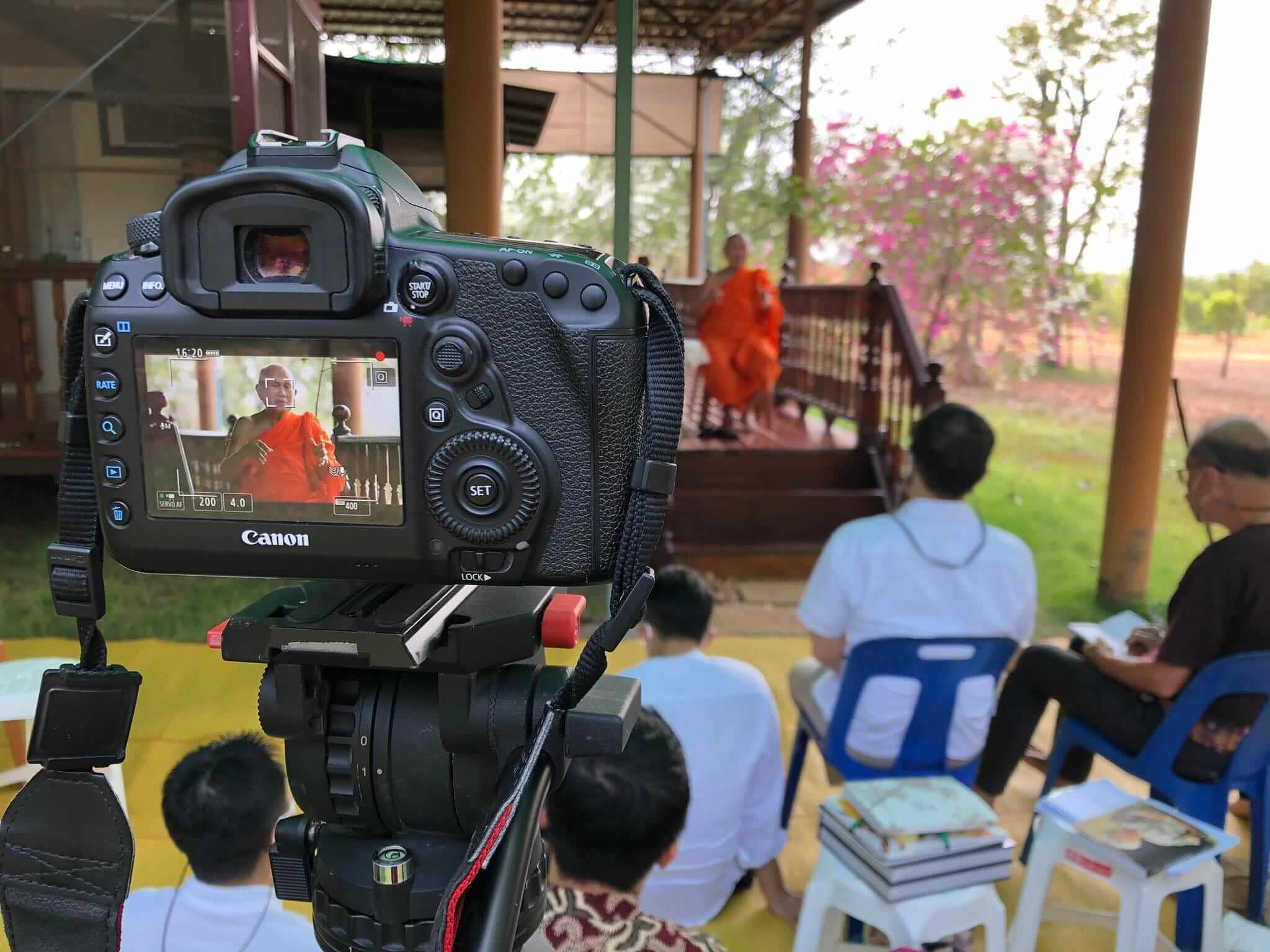 ทำสังคมให้รมณีย์ผ่านการสร้าง "บุคคลรมณีย์" 5 download 11 1