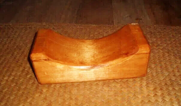 1 Kuti 1 1 Kuti Wood Pillow e1745215174134