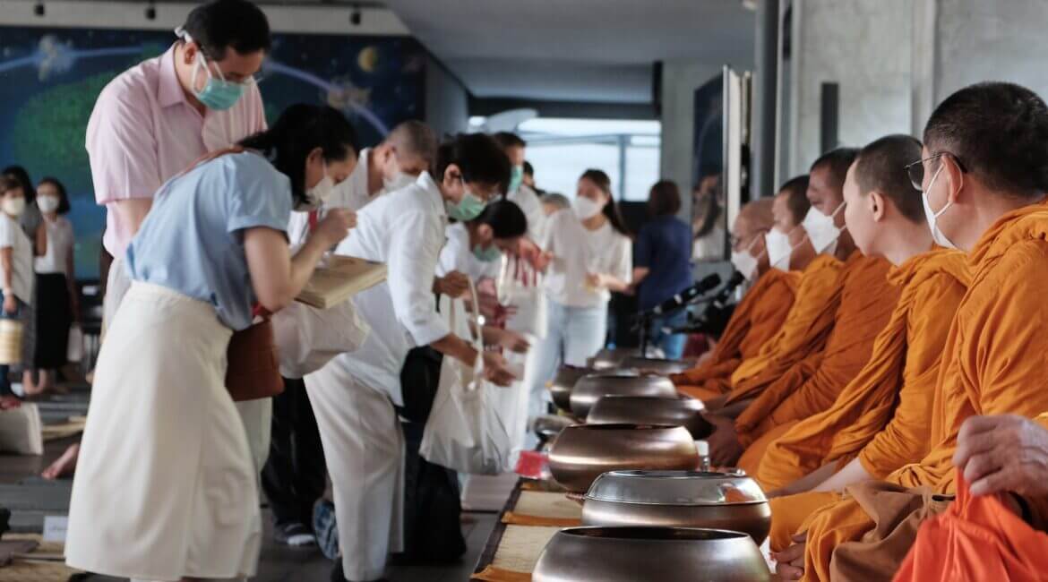 ทำบุญตักบาตรเดือนเกิด ก.ค. 2568 4 ทำบุญตักบาตรเดือนเกิด สวนโมกข์กรุงเทพ