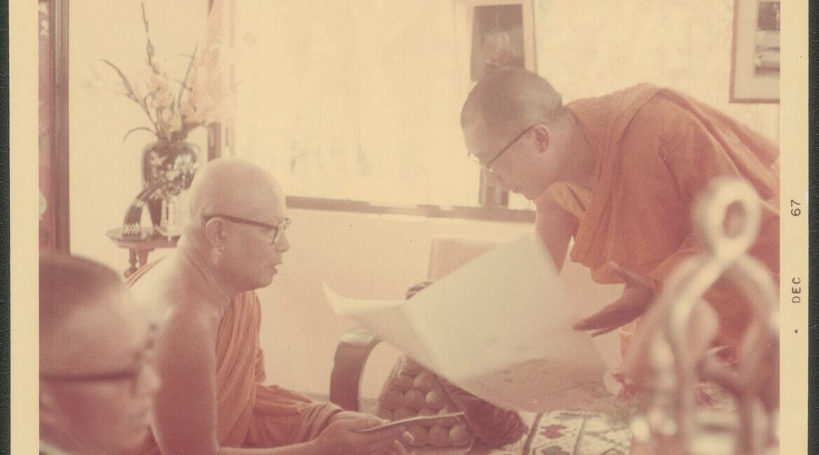 ดาไลลามะประทานภาพสมถกัมมัฏฐานแบบทิเบตให้แก่พุทธทาสภิกขุ เมื่อเสด็จเยือนประเทศไทยครั้งแรก ปี 2510 (ภาพ) 22 153200604 777140709901796 8491530730071550657 n