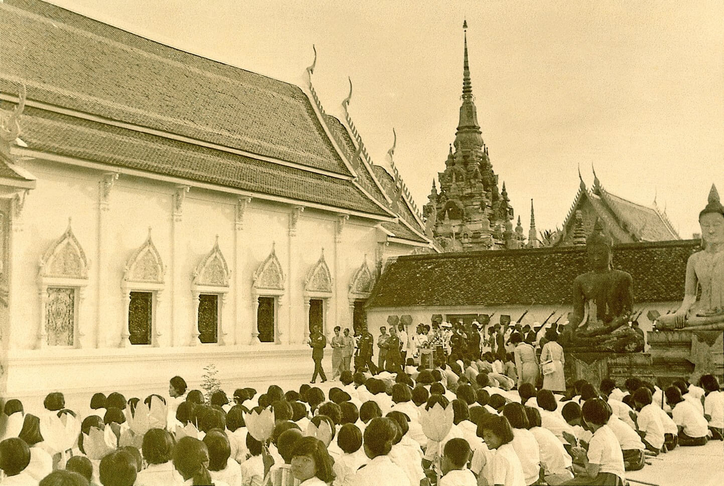 พุทธทาสภิกขุถวายวิปัสสนาใน "ธรรมวิจักขณกถา" แด่พระบาทสมเด็จพระเจ้าอยู่หัวรัชกาลที่ ๙ และสมเด็จพระนางเจ้าฯ พระบรมราชินีนาถ 4 465218306 9191935794173428 8332329327418781734 n