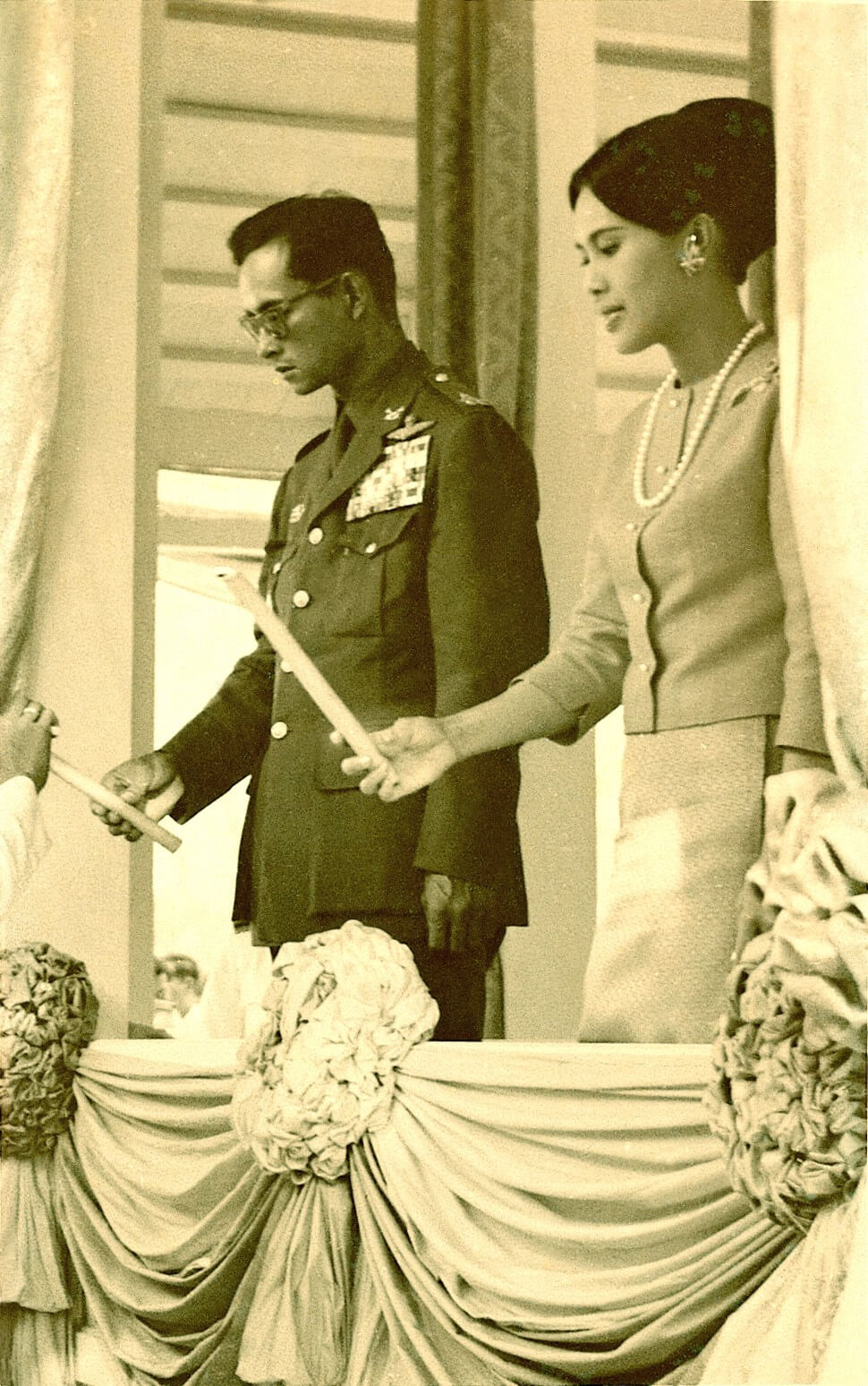 พุทธทาสภิกขุถวายวิปัสสนาใน "ธรรมวิจักขณกถา" แด่พระบาทสมเด็จพระเจ้าอยู่หัวรัชกาลที่ ๙ และสมเด็จพระนางเจ้าฯ พระบรมราชินีนาถ 2 465592742 9191935800840094 7346030608218674416 n