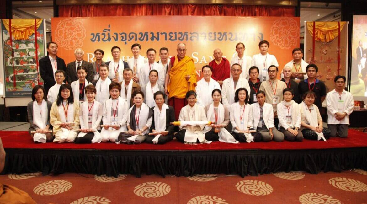 หนึ่งจุดหมายหลายหนทาง - การสนทนาธรรมครั้งประวัติศาสตร์ระหว่างคณะสงฆ์และฆราวาสชาวไทยกับองค์ทะไลลามะ (VDO + ภาพ) 1 ดาไล ลามะ