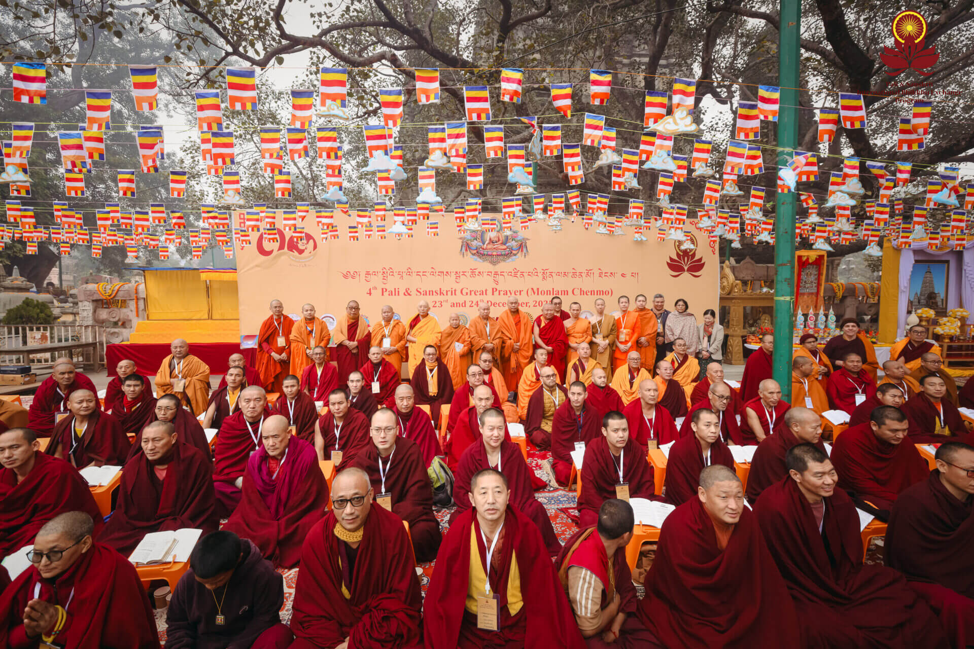 บันทึกการเดินทาง - เส้นทางสองสายธรรม โครงการแลกเปลี่ยนพระภิกษุนานาชาติบาลี-สันสกฤต ปี 4 (2569) 5 สวดมนต์ต้นโพธิ์ 5B1A2672