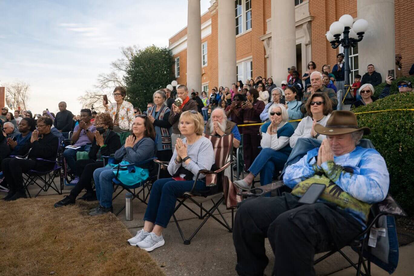 เดินเพื่อสันติ: เมื่อการเดินของพระ 2300 ไมล์ในอเมริกาช่วยเยียวยาใจของคนอเมริกันและทั่วโลก 1 Buddhist Monks Peace Walk 16707