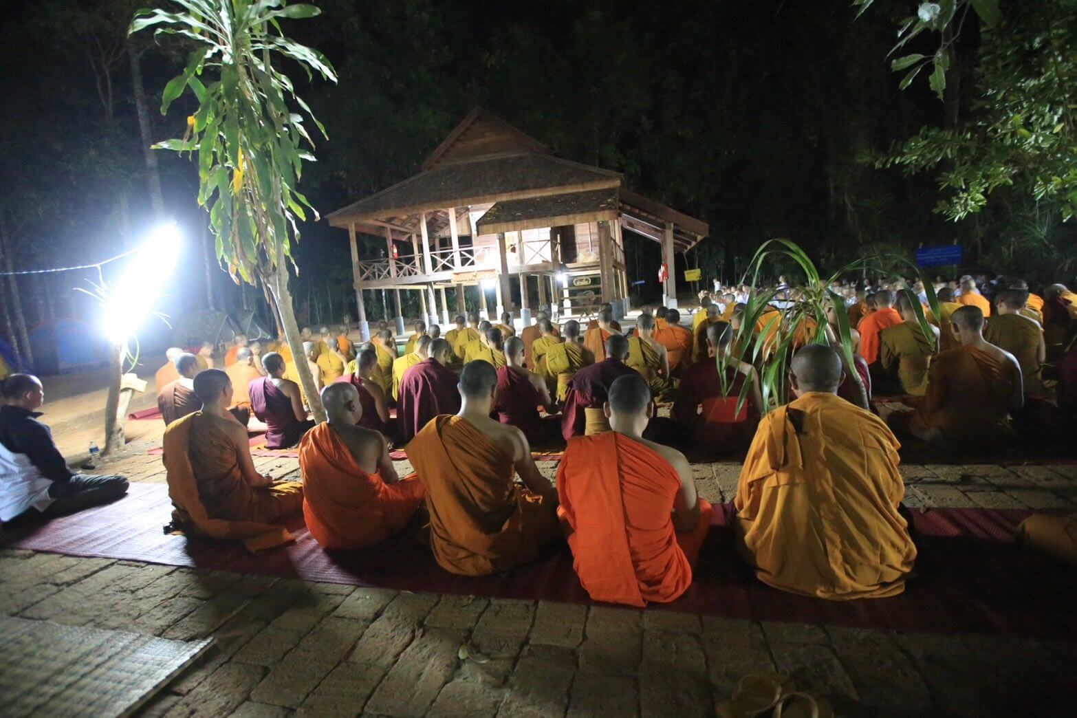พระนานาชาติเรียนรู้วิถีของพระป่าไทยด้วยการปฏิบัติจริง ณ สามวัดป่าภาคอีสาน 3 วัดป่าหนองผือ 2026