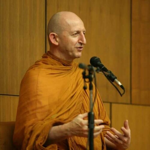 Ajahn+Amro2.jpg