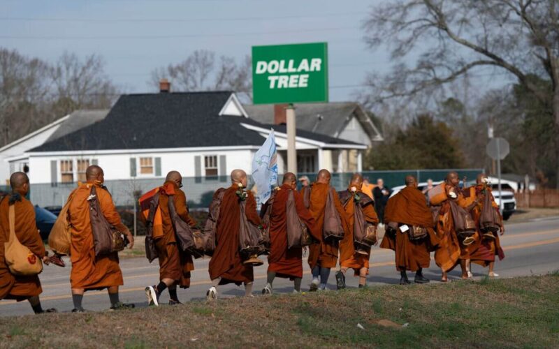 Buddhist_Monks_Peace_Walk_19500