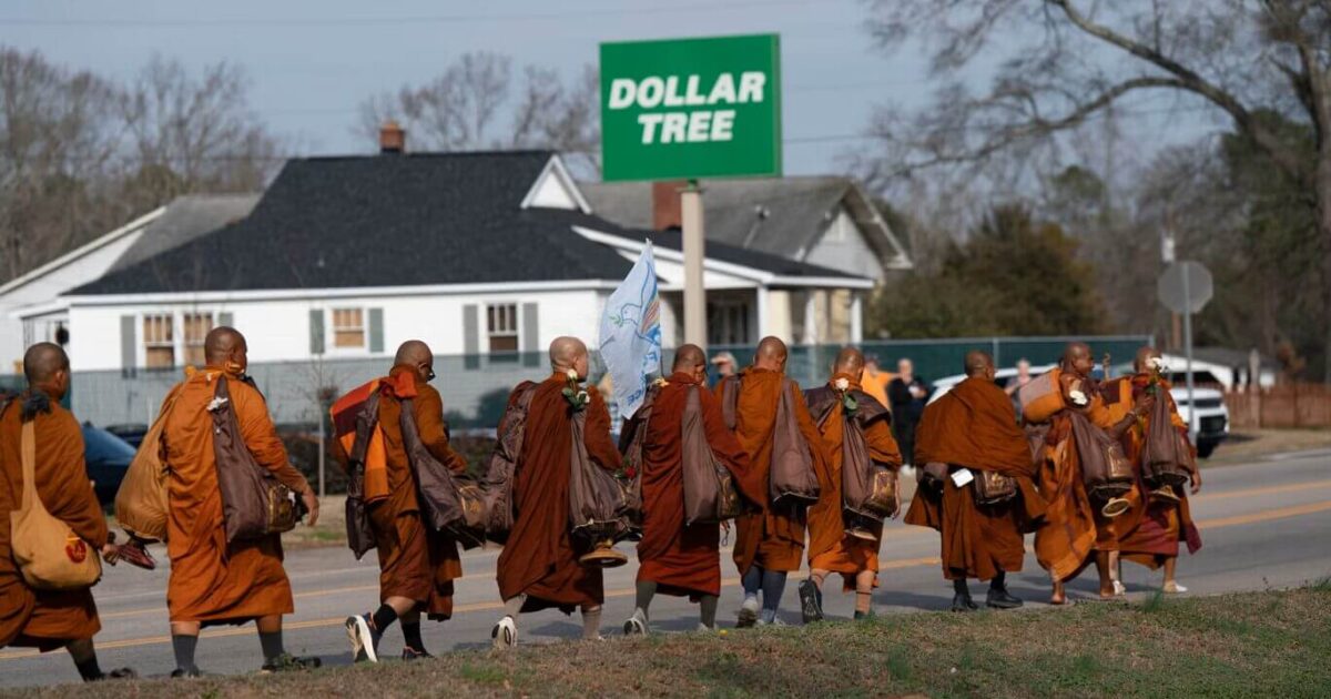 Buddhist_Monks_Peace_Walk_19500