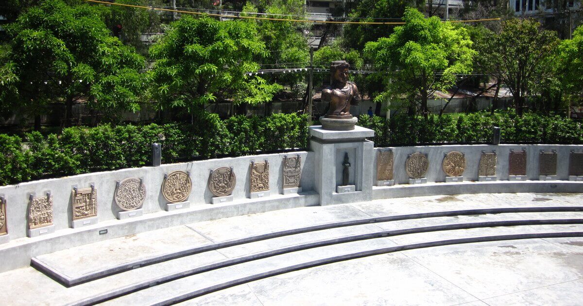 ลานหินโค้ง